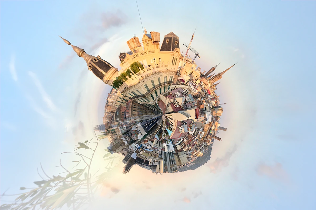 Studio Aina – palvelut. Panoraamakuva ympyräksi kiertyneenä pallona kaupungista, joka on Barcelona.